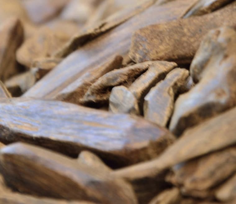 Wierook_AOudh wood